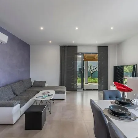 Antoniana By Interhome Nyaraló Novigrad Istria